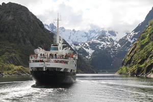 MS Lofoten in Trollfjord