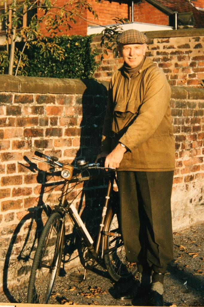  Cliff Boddy with his bicycle 