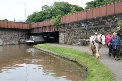  Horse drawn narrowboat Saturn at Chester 