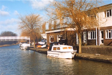  Deans Marin on the Canal in Christleton 